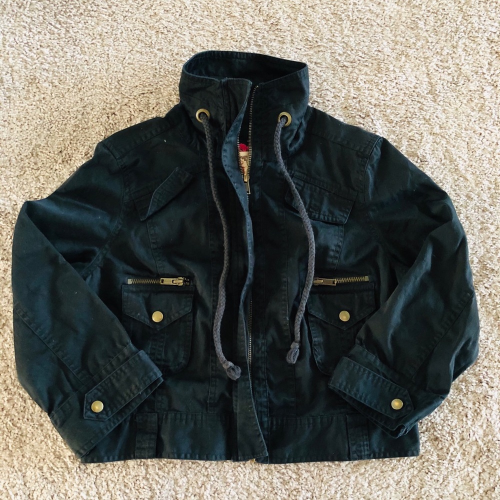 Beautiful Cropped Utility Girls Jacket